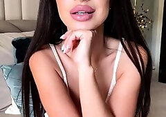 Brunette Solo Webcam Masturbation