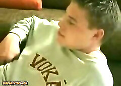 Guy gets sucked by a gay friend on webcam