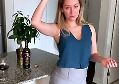 Amateur blonde babe masturbates on cam