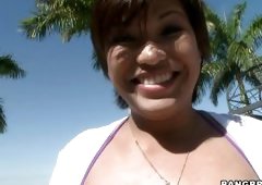 Reina Sucks Cock Under The Sun