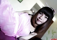 I love to do knitting and go to the beach. I like seafood and traditional Thai food.