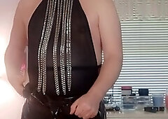 Worship and satisfy the desires of domina Victoria!