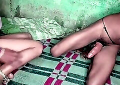 Desi girlfriend fucked boyfriend in canoe style in jeans t-shirt with hindi audio claire vaise full