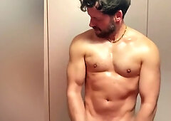 Muscle Blind White Guy Jerk Off And Cum On His Body