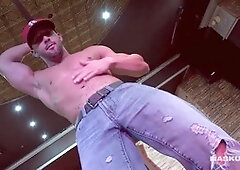 musclle stripper shows thick cock