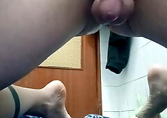 urinating while widely opened rear entrance on ginormous fake penis - Highly humid sesh