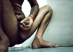 Mature babe enjoys some solo playtime