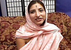 Sexy Hijab blowjob dual meat Fucking threesome