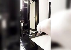 Rub butt on bathtub handle