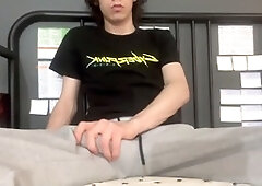 Skater boy, grey sweatpants, amateur handjob