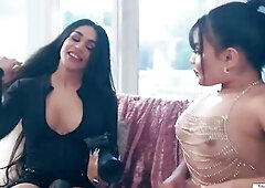 Tranny photographer Eva Maxim screws her in nature's garb model Summer Col