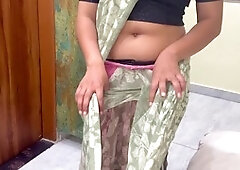 Desi Indian bhabhi Miss Agarwal shows off her amazing assets