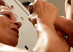 The youthful man meet step mommy's colleague. - Die Mutter ist ausser Haus und der Junge trifft sich mit deren Freund.