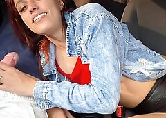 APP driver catches passenger masturbating from behind and gives it to him in the car!