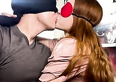 Hermanastra me da Profundo Beso Francés antes de ir a la cama ????