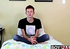 Twink spreads his ass and jerks off to an explosive finish