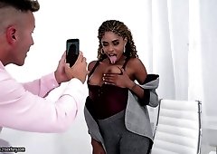 Curly ebony nympho Luna Corazon turns out to be such a versatile hooker