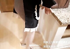 The cleaning lady who came to my abode was my classmate's mother.贰