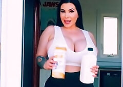 Curvy goddess has some fun